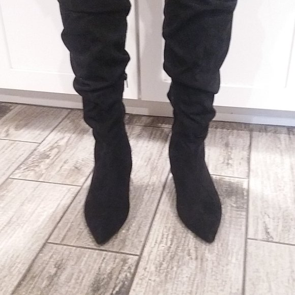 Women's Slouchy Boots With Pointy Toe - Color Black - Picture 6 of 16